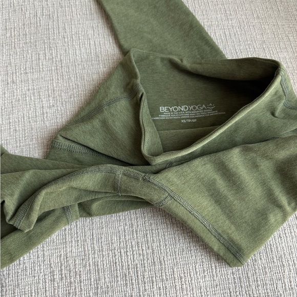 Beyond Yoga Forest Green Leggings - Picture 4 of 5